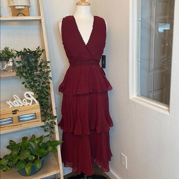 Lulus Dresses & Skirts - 🆕Lulu’s pleated ruffle midi burgundy dress